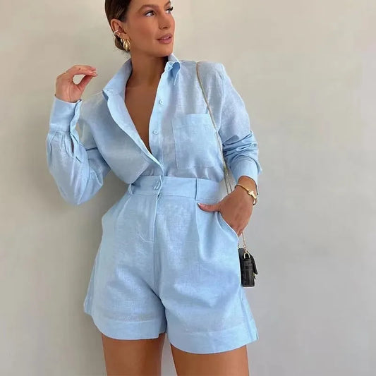 Tuta corta elegante con camicia integrata