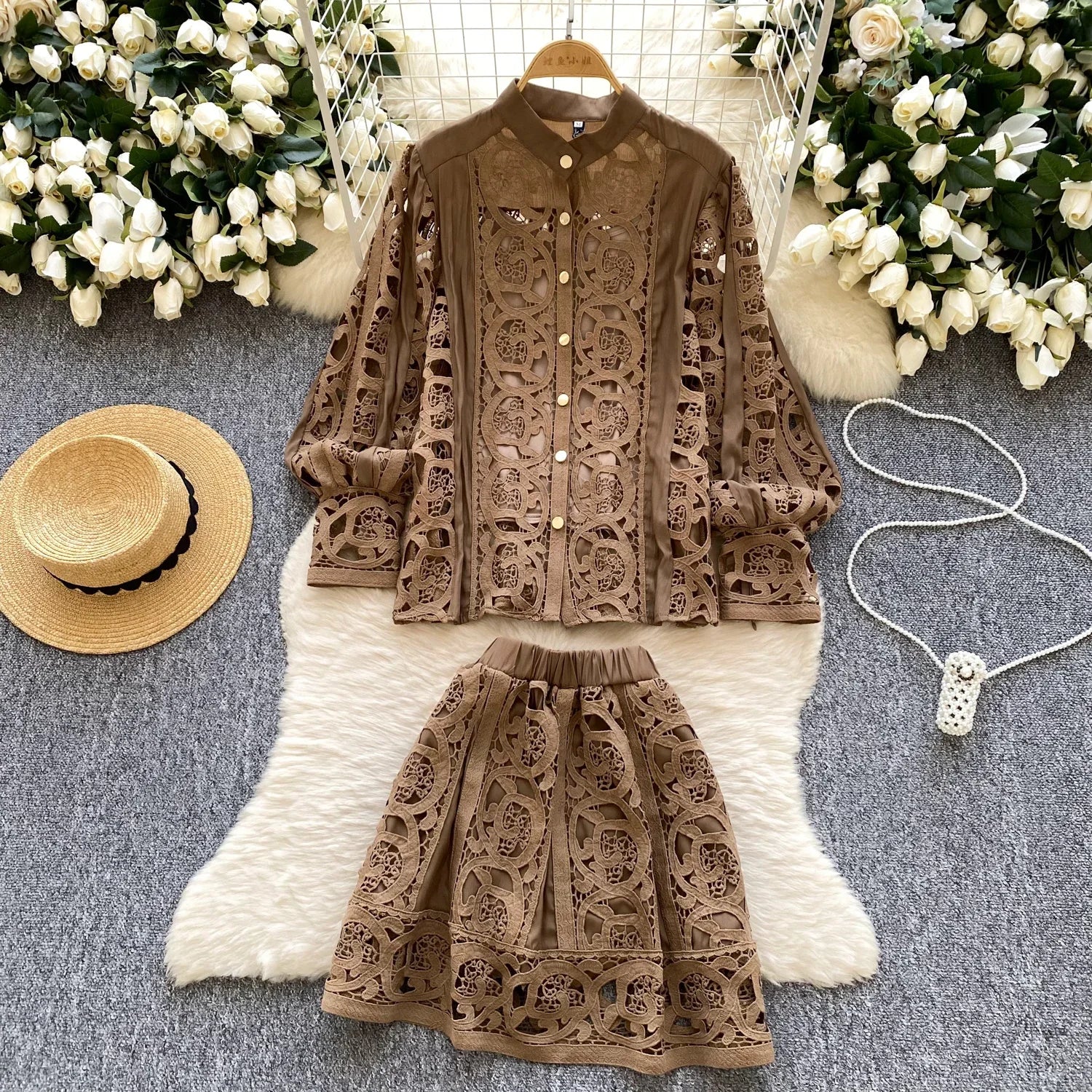 Set Donna Elegante in Pizzo Intagliato – Stile Office Chic