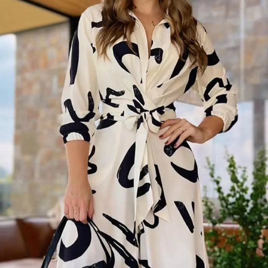 Tuta Elegante con Stampa Astratta in Bianco e Nero