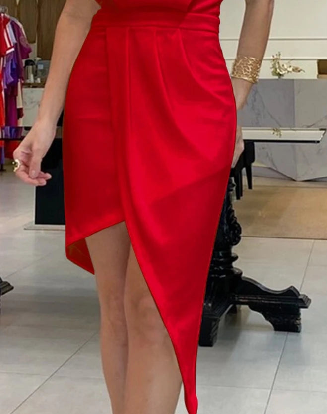 Abito elegante dal taglio asimmetrico