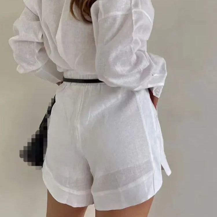 Tuta corta elegante con camicia integrata
