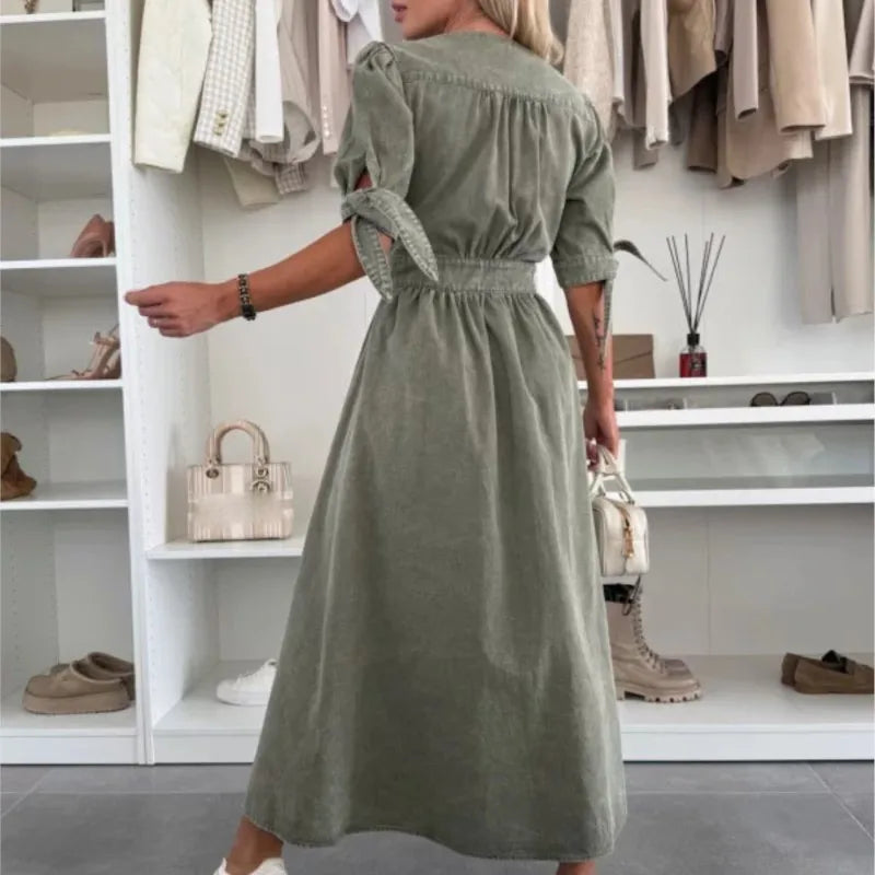 Abito Midi con Scollo Profondo e Bottoni Frontali
