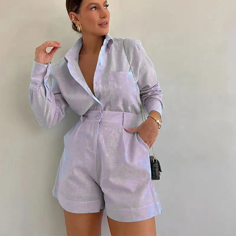 Tuta corta elegante con camicia integrata