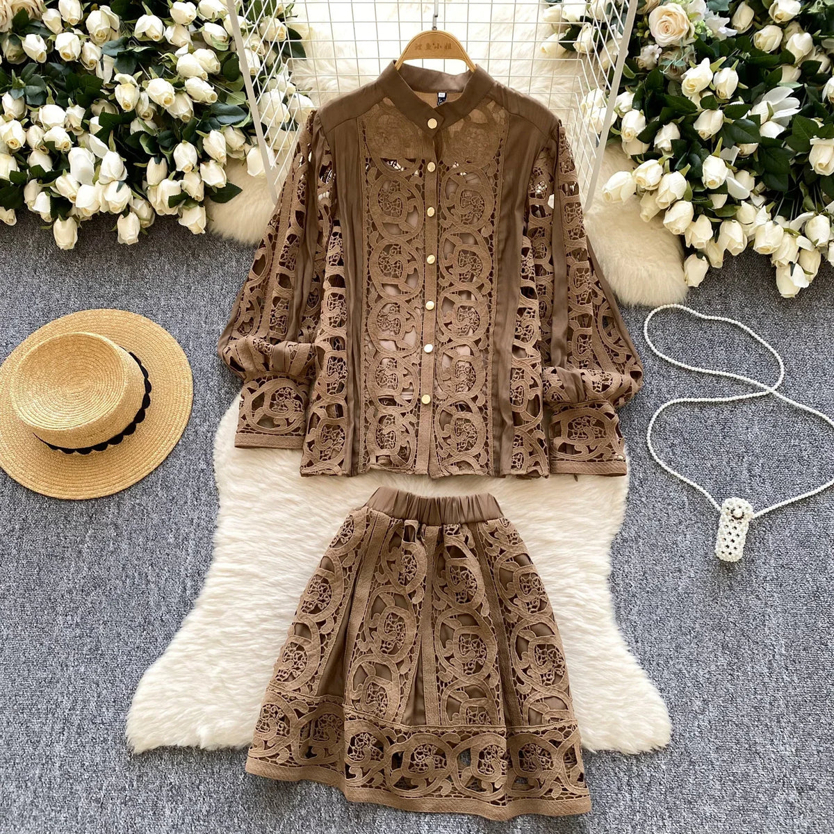 Set Donna Elegante in Pizzo Intagliato – Stile Office Chic