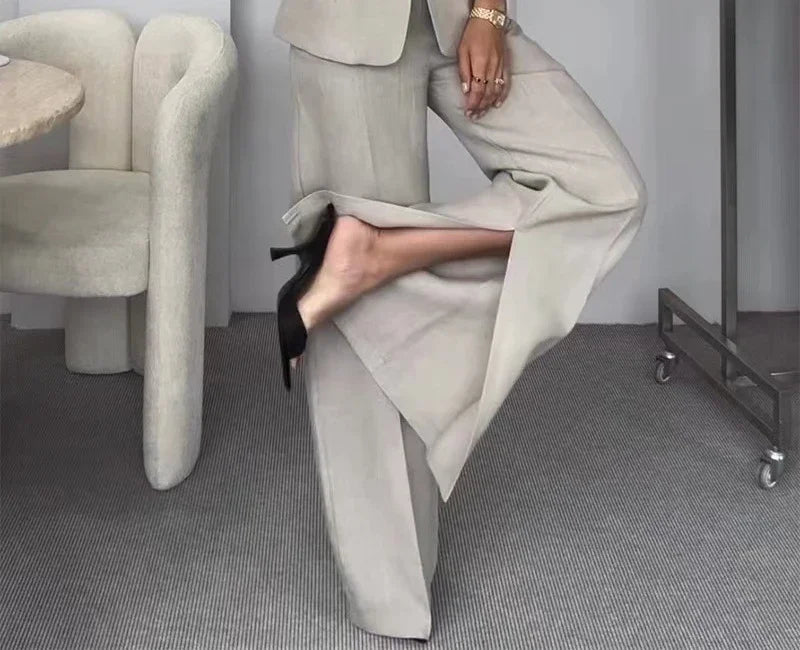 Completo elegante con gilet e pantalone palazzo