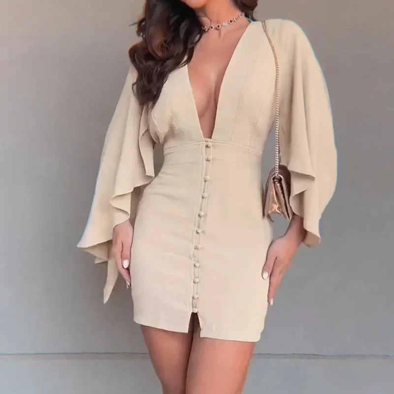 Abito corto elegante con scollo profondo e balze sulle maniche